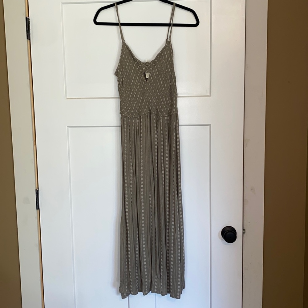Green midi dress. Adjustable straps